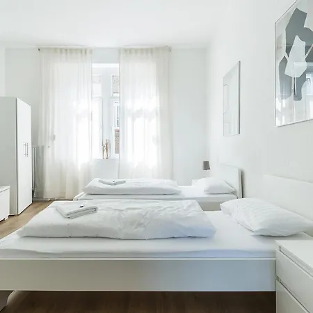 Cozy In Apartment *